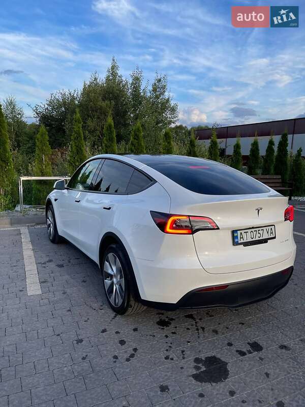 Tesla Model Y 2021