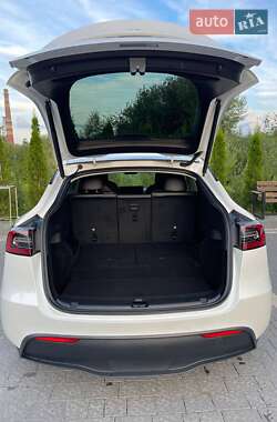 Внедорожник / Кроссовер Tesla Model Y 2021 в 