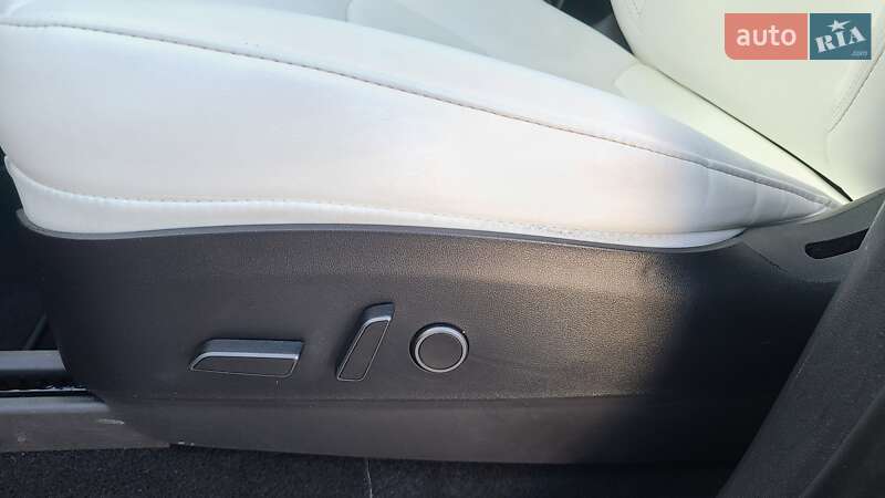 Позашляховик / Кросовер Tesla Model Y 2020 в Дніпрі