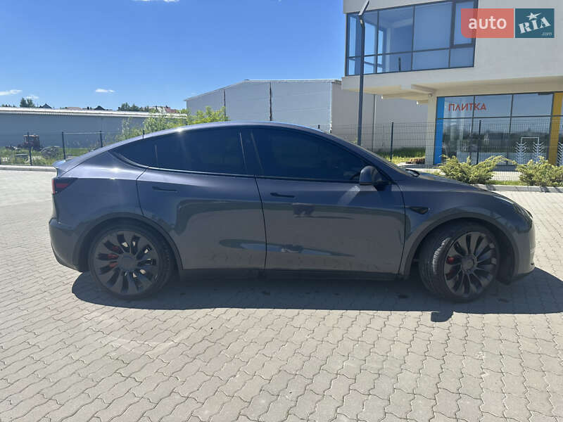 Внедорожник / Кроссовер Tesla Model Y 2023 в Львове