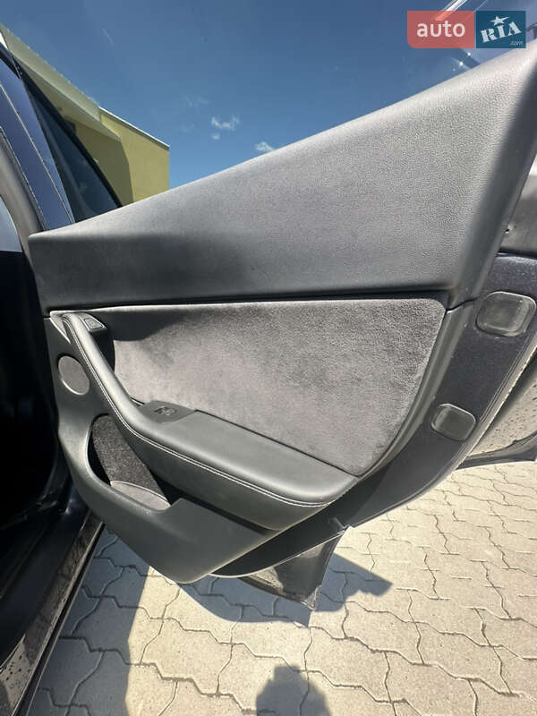 Внедорожник / Кроссовер Tesla Model Y 2023 в Львове