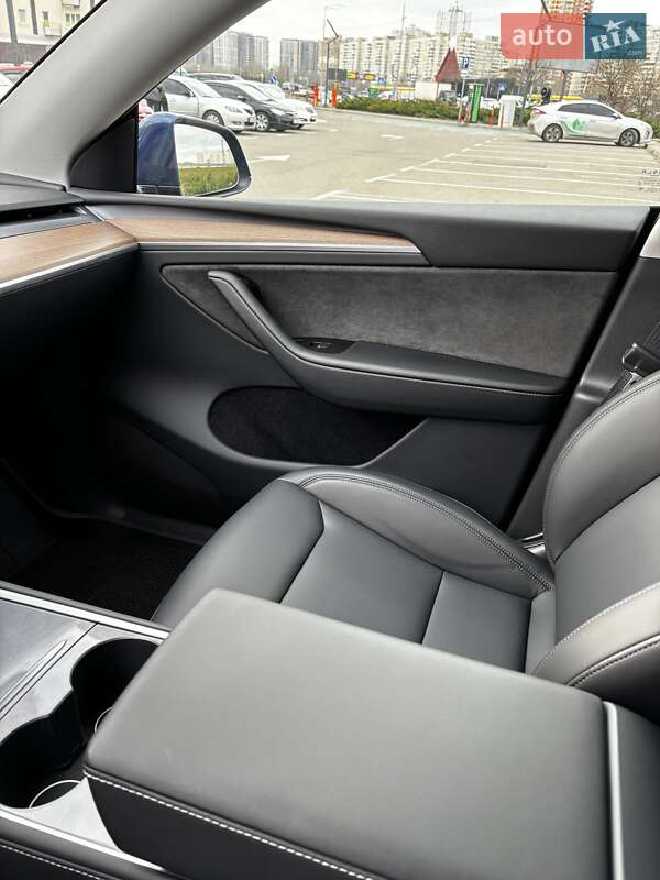 Позашляховик / Кросовер Tesla Model Y 2024 в Києві