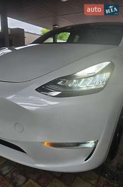 Позашляховик / Кросовер Tesla Model Y 2023 в 