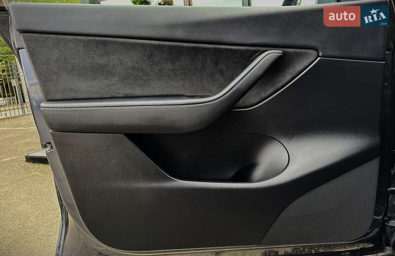 Внедорожник / Кроссовер Tesla Model Y 2022 в Киеве