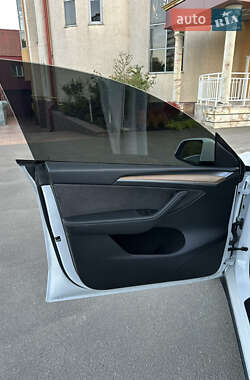 Внедорожник / Кроссовер Tesla Model Y 2023 в 
