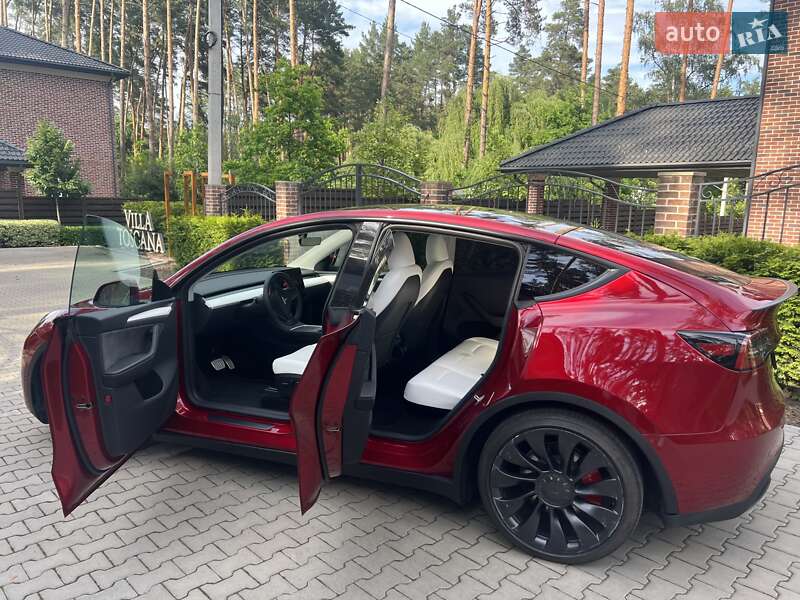 Внедорожник / Кроссовер Tesla Model Y 2024 в Киеве