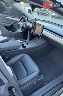 Внедорожник / Кроссовер Tesla Model Y 2024 в 