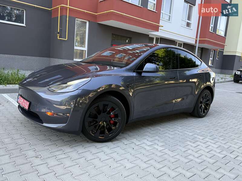 Позашляховик / Кросовер Tesla Model Y 2023 в Чернівцях
