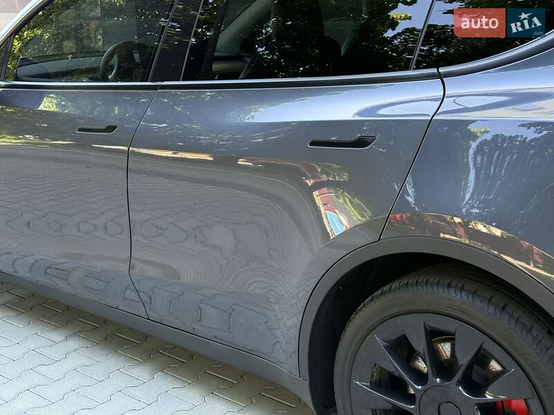 Позашляховик / Кросовер Tesla Model Y 2023 в Чернівцях