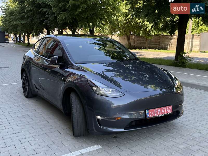 Позашляховик / Кросовер Tesla Model Y 2023 в Чернівцях