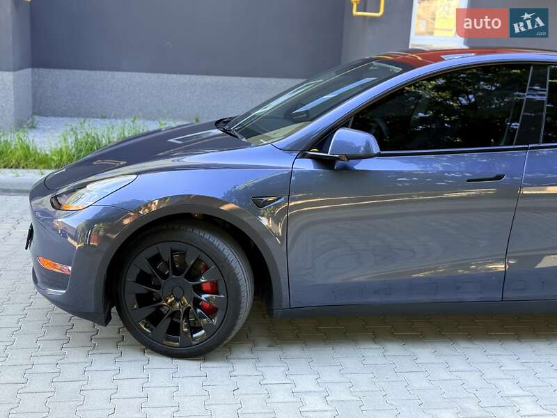 Позашляховик / Кросовер Tesla Model Y 2023 в Чернівцях