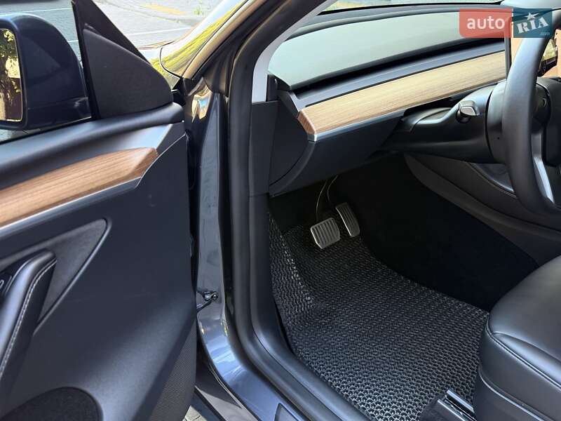 Позашляховик / Кросовер Tesla Model Y 2023 в Чернівцях