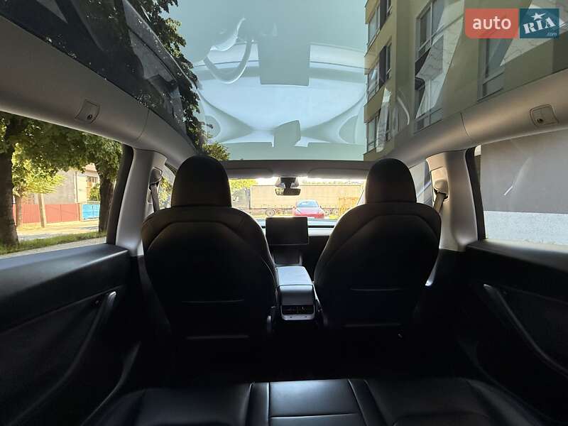 Позашляховик / Кросовер Tesla Model Y 2023 в Чернівцях