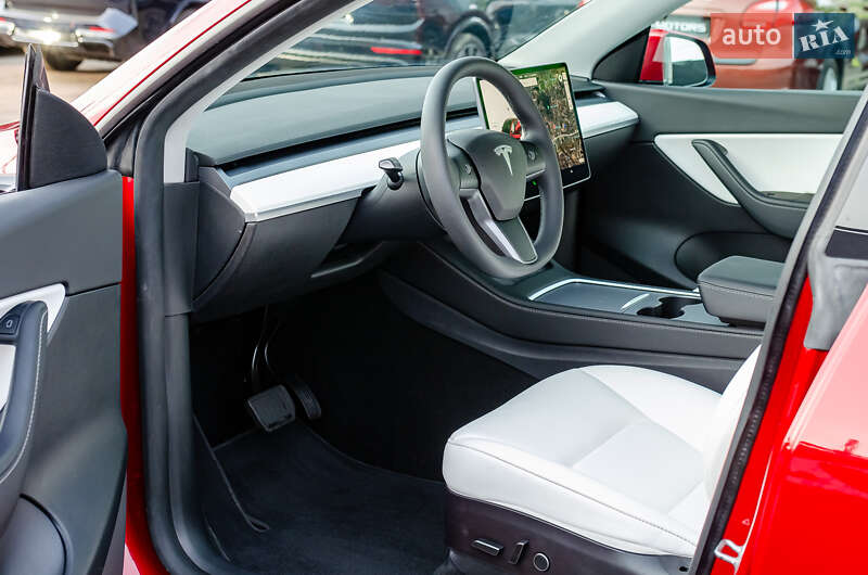 Внедорожник / Кроссовер Tesla Model Y 2021 в Киеве