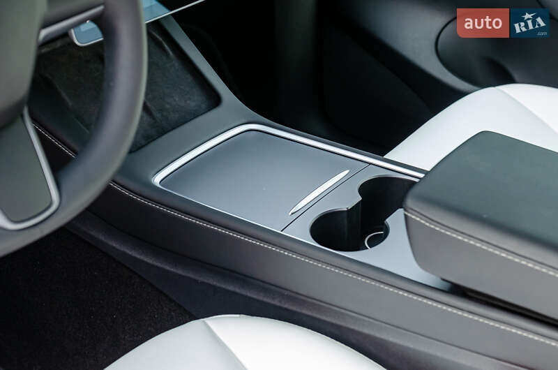 Внедорожник / Кроссовер Tesla Model Y 2021 в Киеве