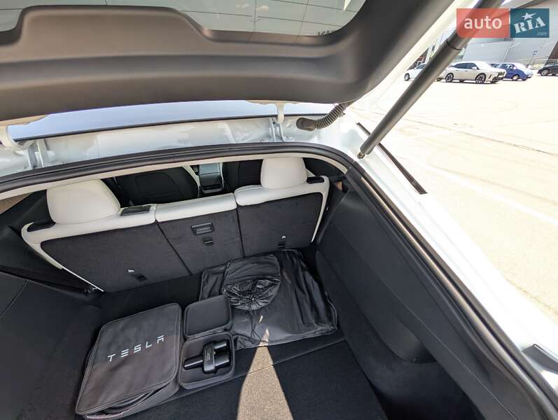 Позашляховик / Кросовер Tesla Model Y 2022 в Києві
