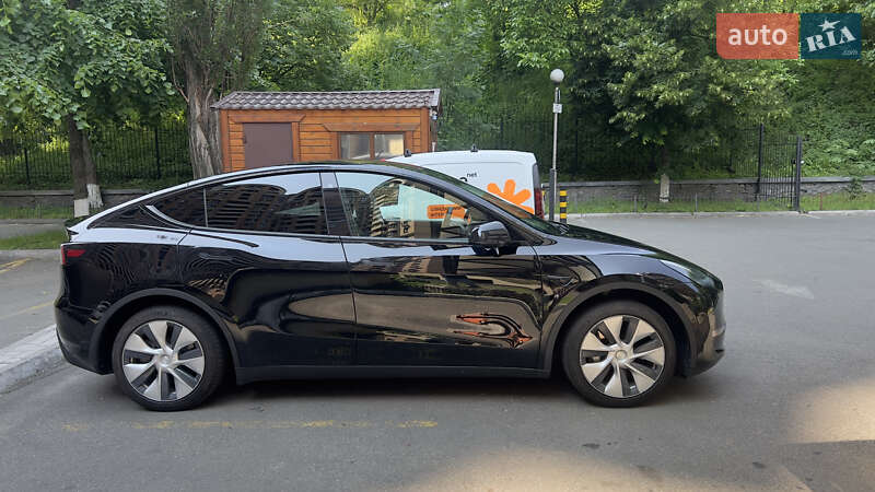 Внедорожник / Кроссовер Tesla Model Y 2020 в Киеве