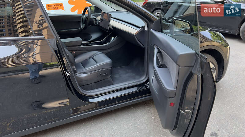 Внедорожник / Кроссовер Tesla Model Y 2020 в Киеве