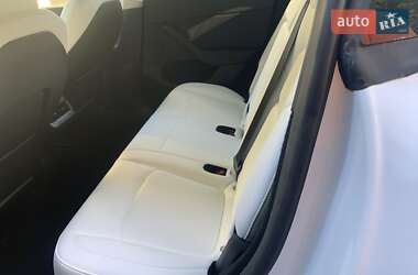 Позашляховик / Кросовер Tesla Model Y 2024 в 