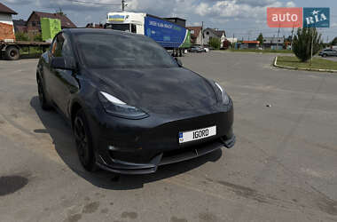 Позашляховик / Кросовер Tesla Model Y 2024 в 