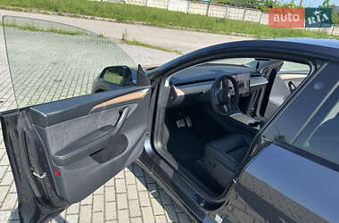 Внедорожник / Кроссовер Tesla Model Y 2024 в 
