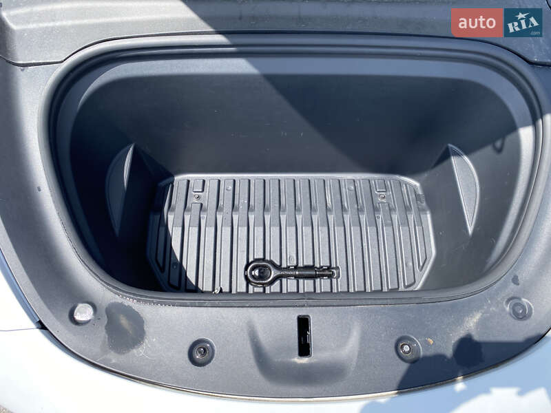 Внедорожник / Кроссовер Tesla Model Y 2021 в Львове