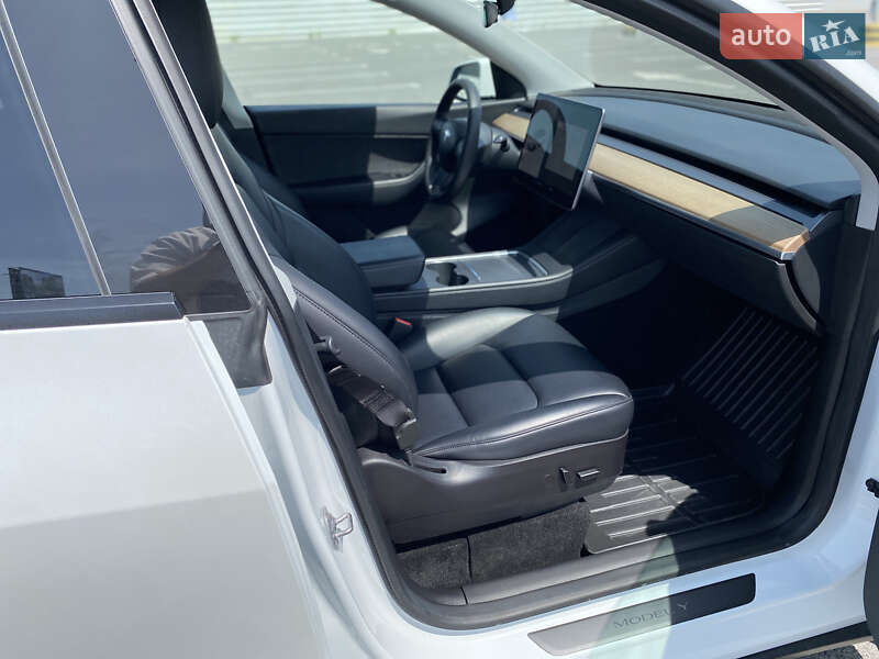 Внедорожник / Кроссовер Tesla Model Y 2021 в Львове