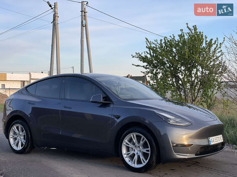 Tesla Model Y 2023