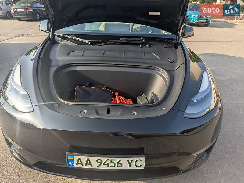 Внедорожник / Кроссовер Tesla Model Y 2023 в Киеве