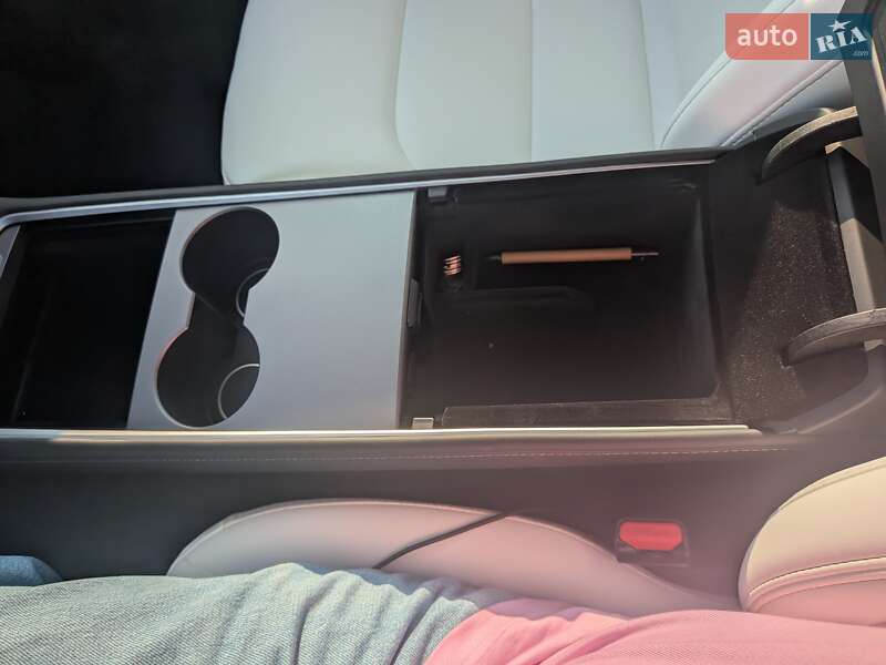 Внедорожник / Кроссовер Tesla Model Y 2023 в Киеве