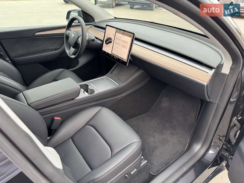 Внедорожник / Кроссовер Tesla Model Y 2024 в Киеве