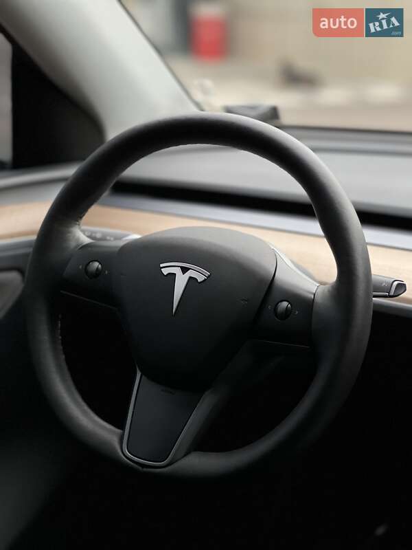 Внедорожник / Кроссовер Tesla Model Y 2023 в Киеве