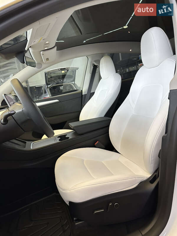 Внедорожник / Кроссовер Tesla Model Y 2024 в Киеве