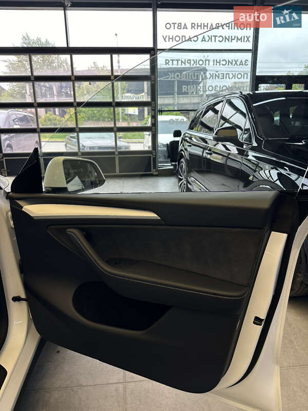 Внедорожник / Кроссовер Tesla Model Y 2024 в Киеве