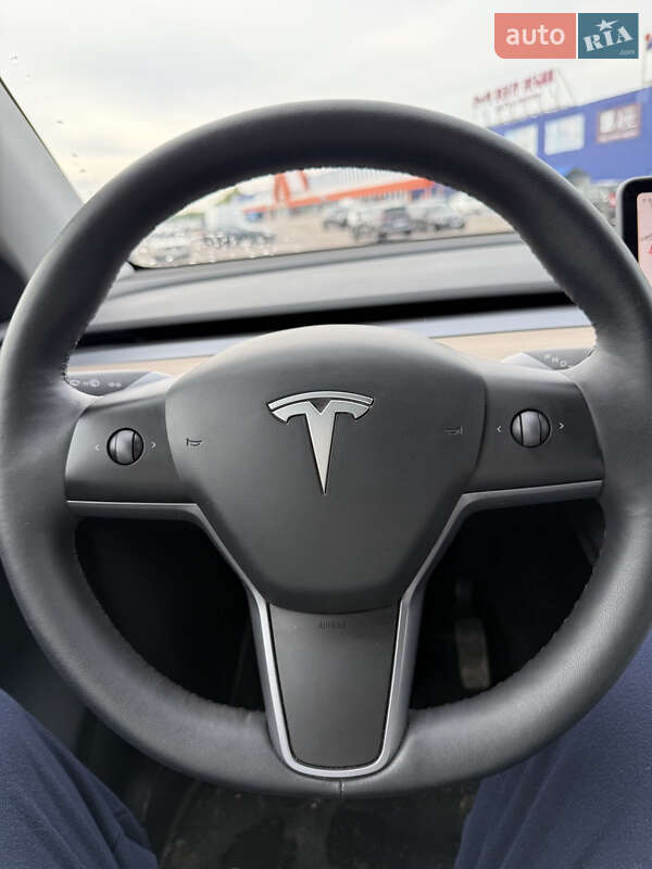 Внедорожник / Кроссовер Tesla Model Y 2023 в Львове