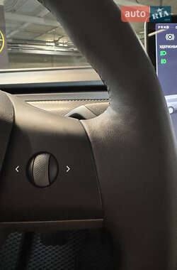 Внедорожник / Кроссовер Tesla Model Y 2021 в 