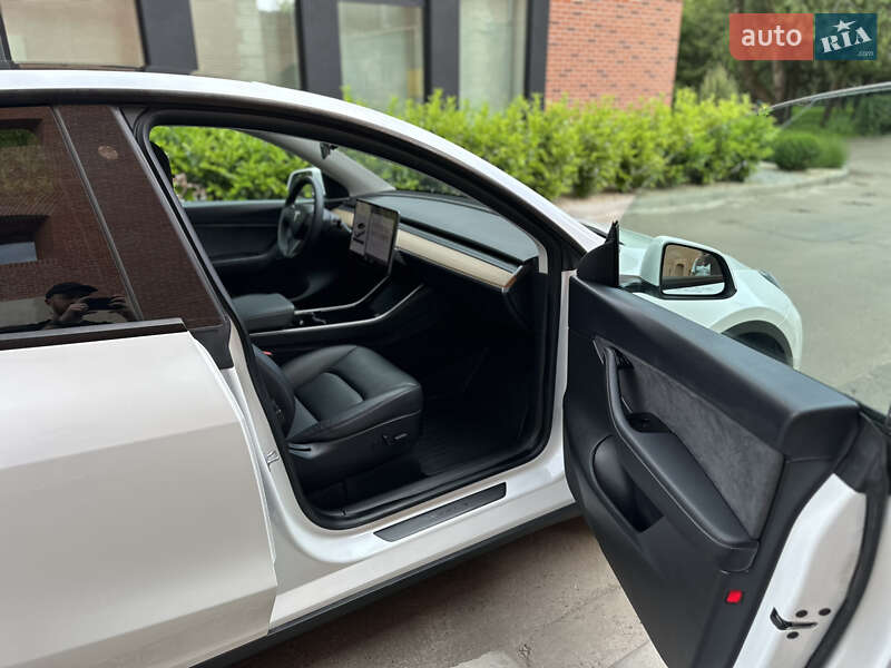 Позашляховик / Кросовер Tesla Model Y 2020 в Львові