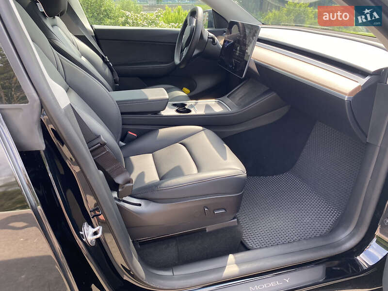 Внедорожник / Кроссовер Tesla Model Y 2022 в Ровно
