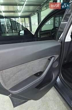 Внедорожник / Кроссовер Tesla Model Y 2021 в 