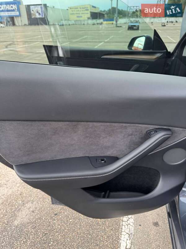 Внедорожник / Кроссовер Tesla Model Y 2022 в Киеве