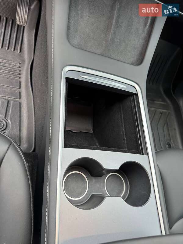 Внедорожник / Кроссовер Tesla Model Y 2022 в Киеве