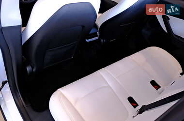 Внедорожник / Кроссовер Tesla Model Y 2022 в 