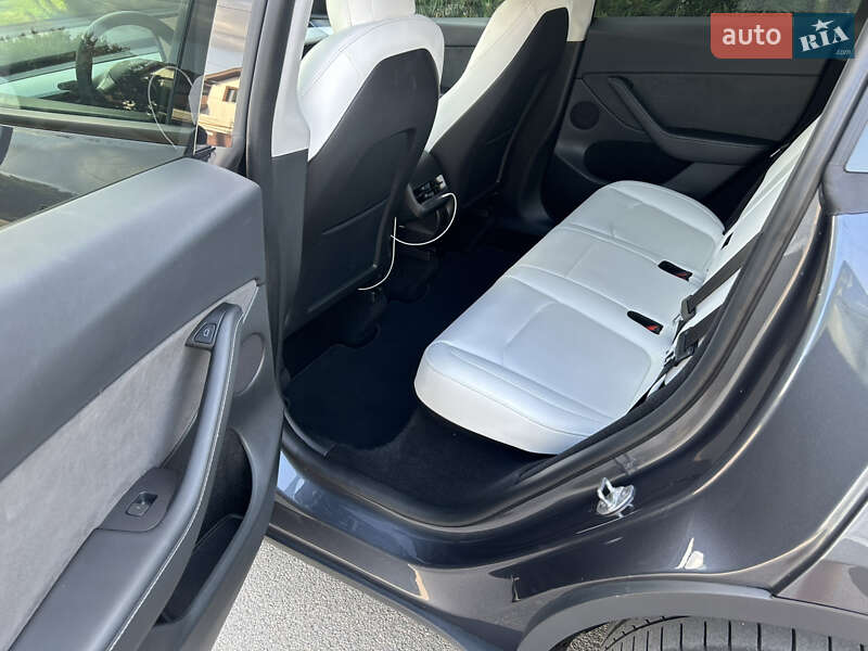 Внедорожник / Кроссовер Tesla Model Y 2023 в Киеве
