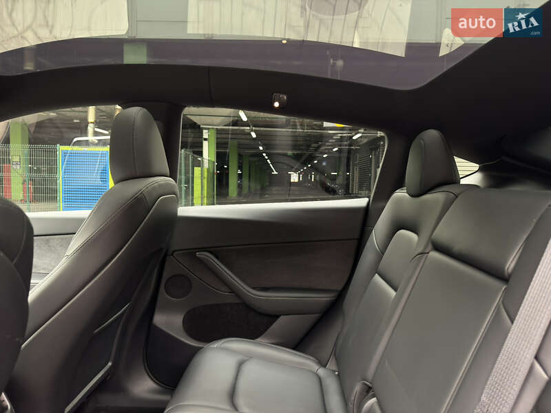 Позашляховик / Кросовер Tesla Model Y 2024 в Києві