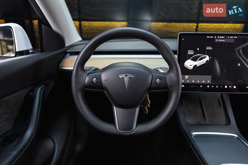 Позашляховик / Кросовер Tesla Model Y 2021 в Луцьку