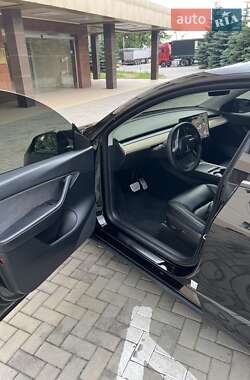 Внедорожник / Кроссовер Tesla Model Y 2021 в 