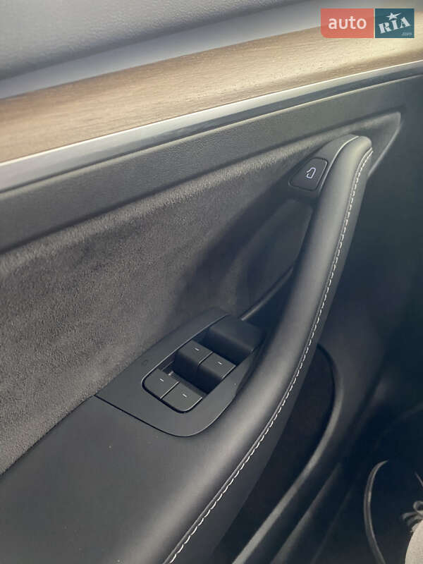 Внедорожник / Кроссовер Tesla Model Y 2024 в Киеве фото 21 Внедорожник / Кроссовер Tesla Model Y 2024 в Киеве