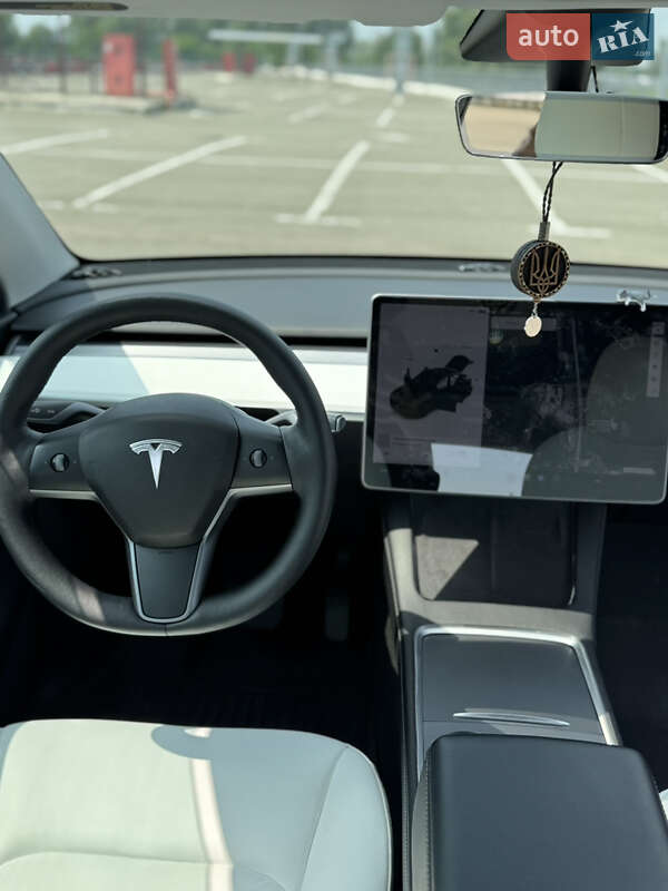 Внедорожник / Кроссовер Tesla Model Y 2021 в Киеве