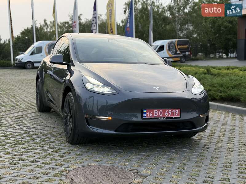 Tesla Model Y 2023