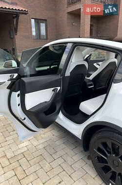 Внедорожник / Кроссовер Tesla Model Y 2022 в 